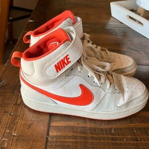 Nike Court Borough Mids